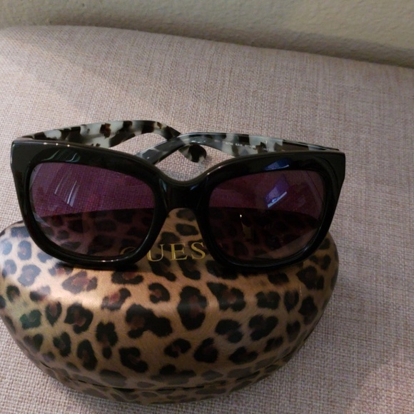Authentic Guess sunglasses - Picture 3 of 4